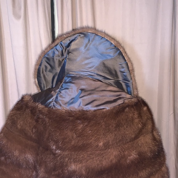 Fabulous mink stole flip collar simply gorgeous - Picture 8 of 13